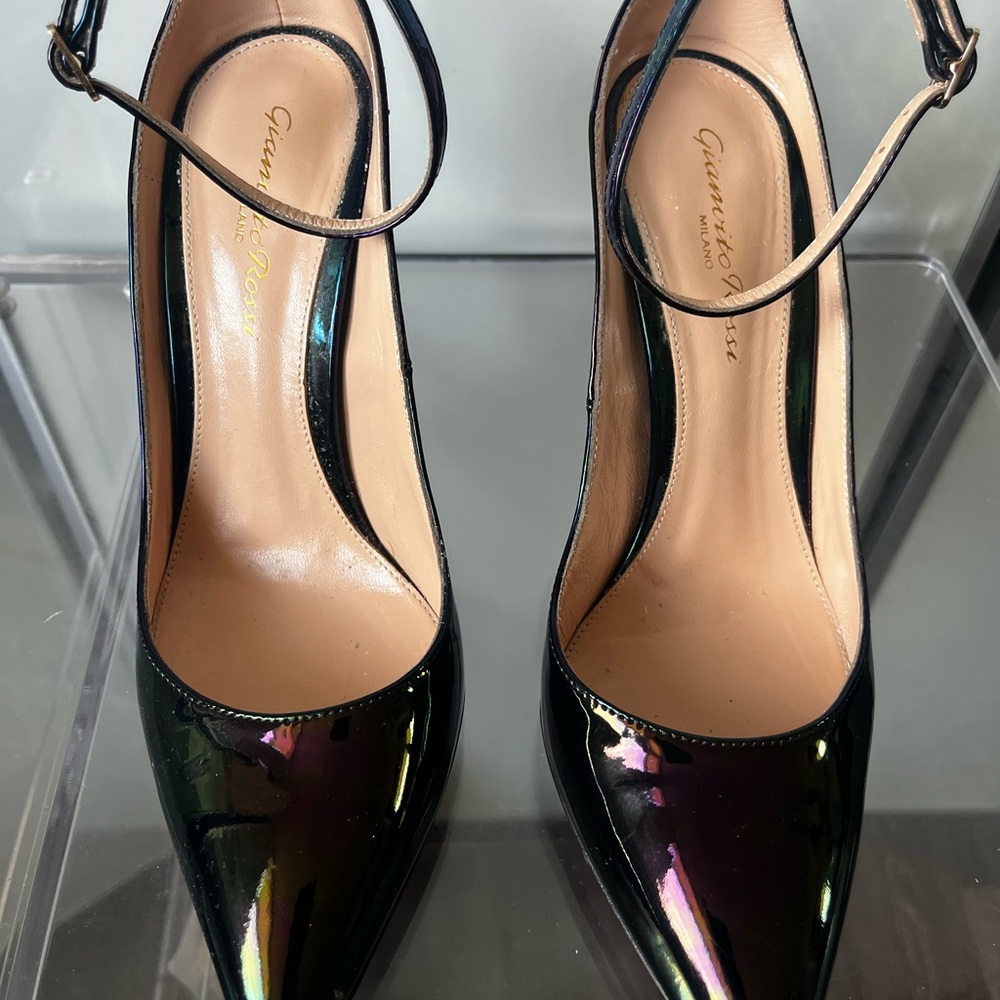 Authentic Gianvito Rossi Iridescent Black Patent Leather Stiletto Pumps